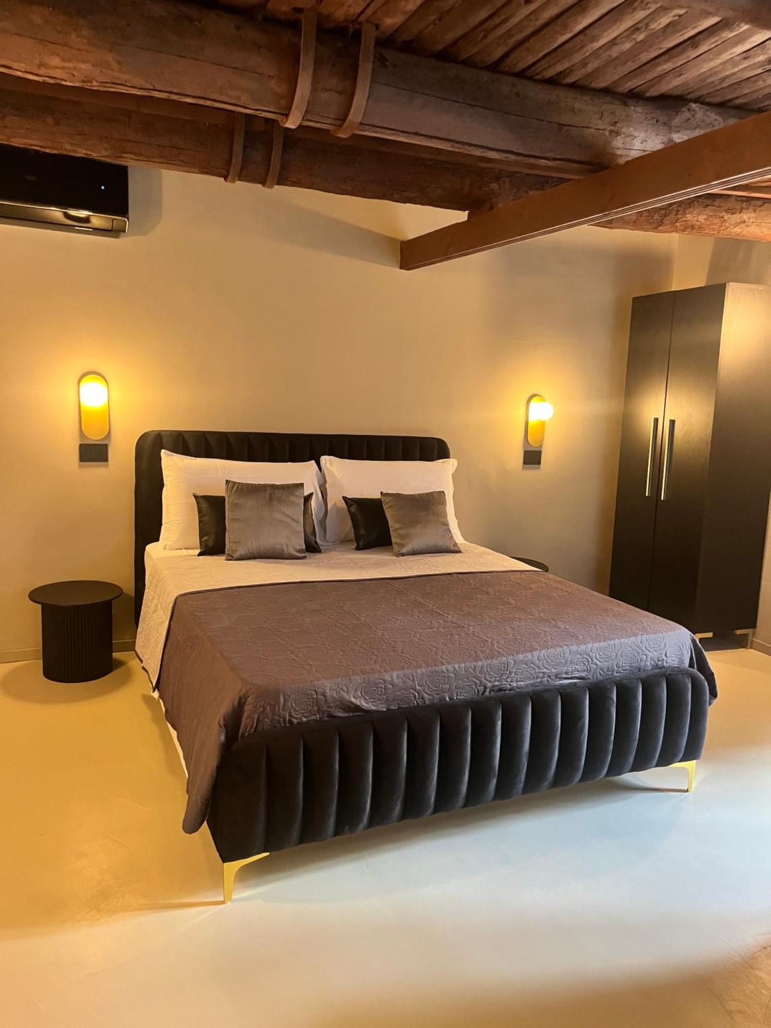 The Neapolitan Bb Palazzo Carafa Della Spina Guest house Naples